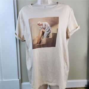 💜Adiana Grande H&M Cream Graphic Cuffed Short Sleeve Top Large